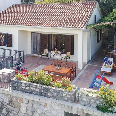 Three-bedroom In Crkvice Casa de Férias *