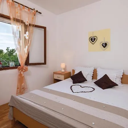 Three-bedroom In Crkvice Casa de Férias *