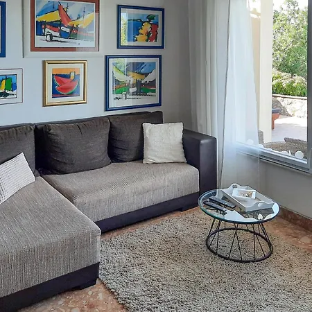 Three-bedroom In Crkvice Casa de Férias