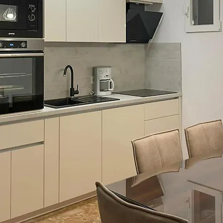 Three-bedroom In Crkvice * Crkvice